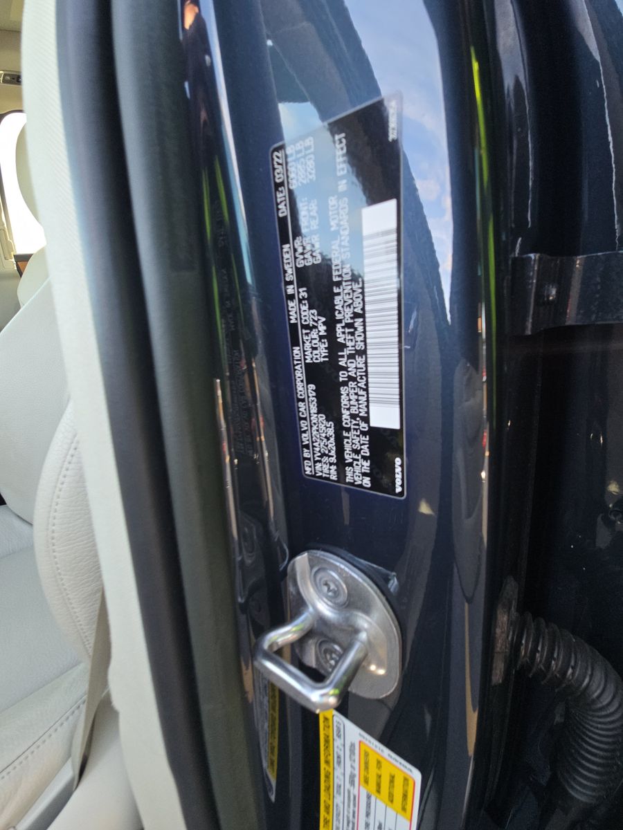 2022 Volvo XC90 T6 Momentum AWD