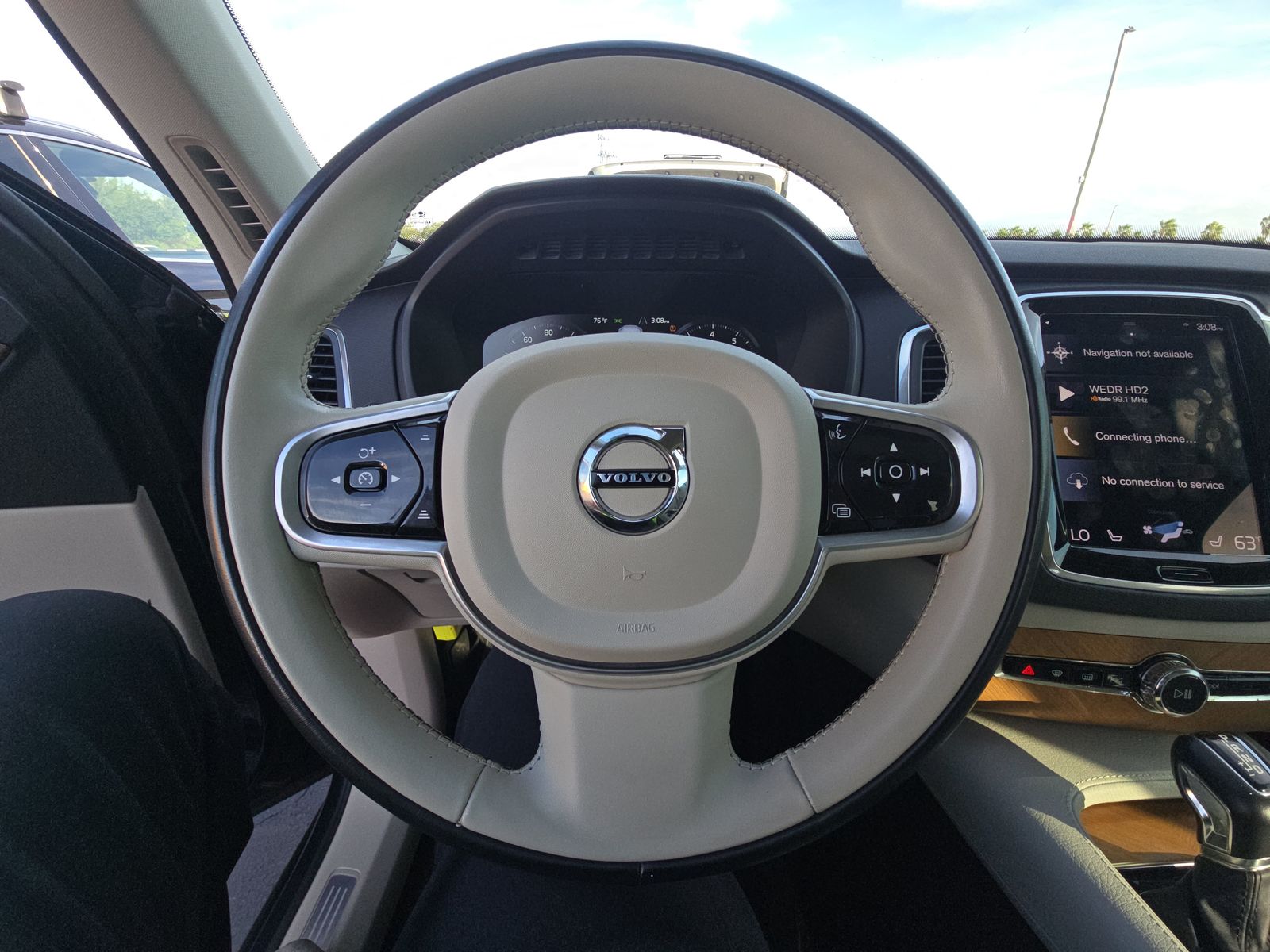 2022 Volvo XC90 T6 Momentum AWD