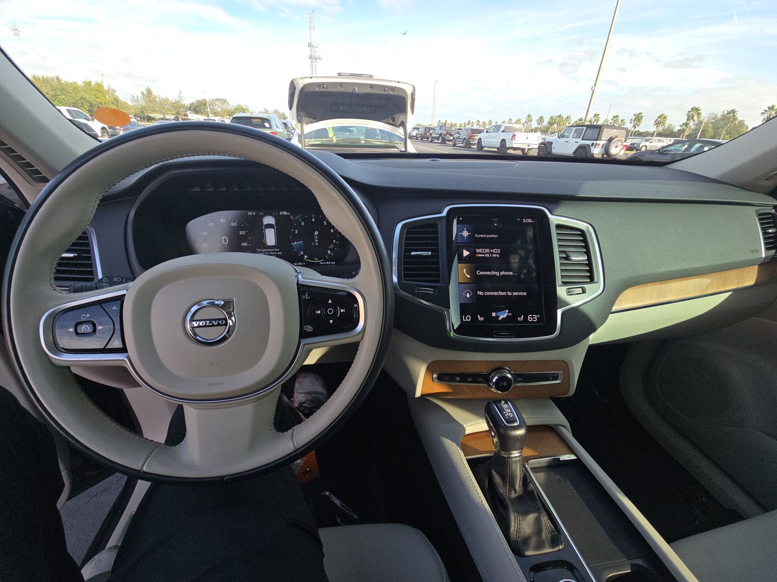 2022 Volvo XC90 T6 Momentum AWD