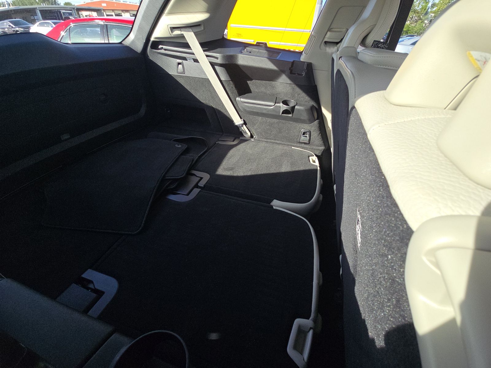 2022 Volvo XC90 T6 Momentum AWD