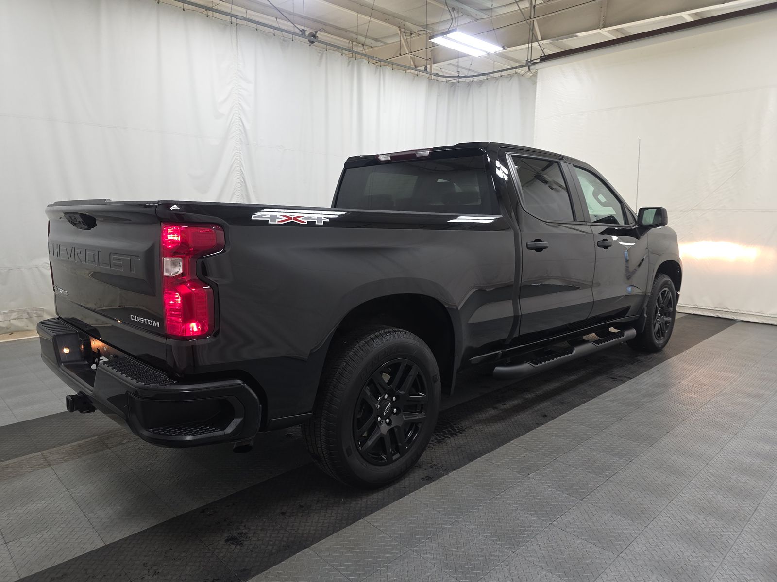 2023 Chevrolet Silverado 1500 Custom AWD