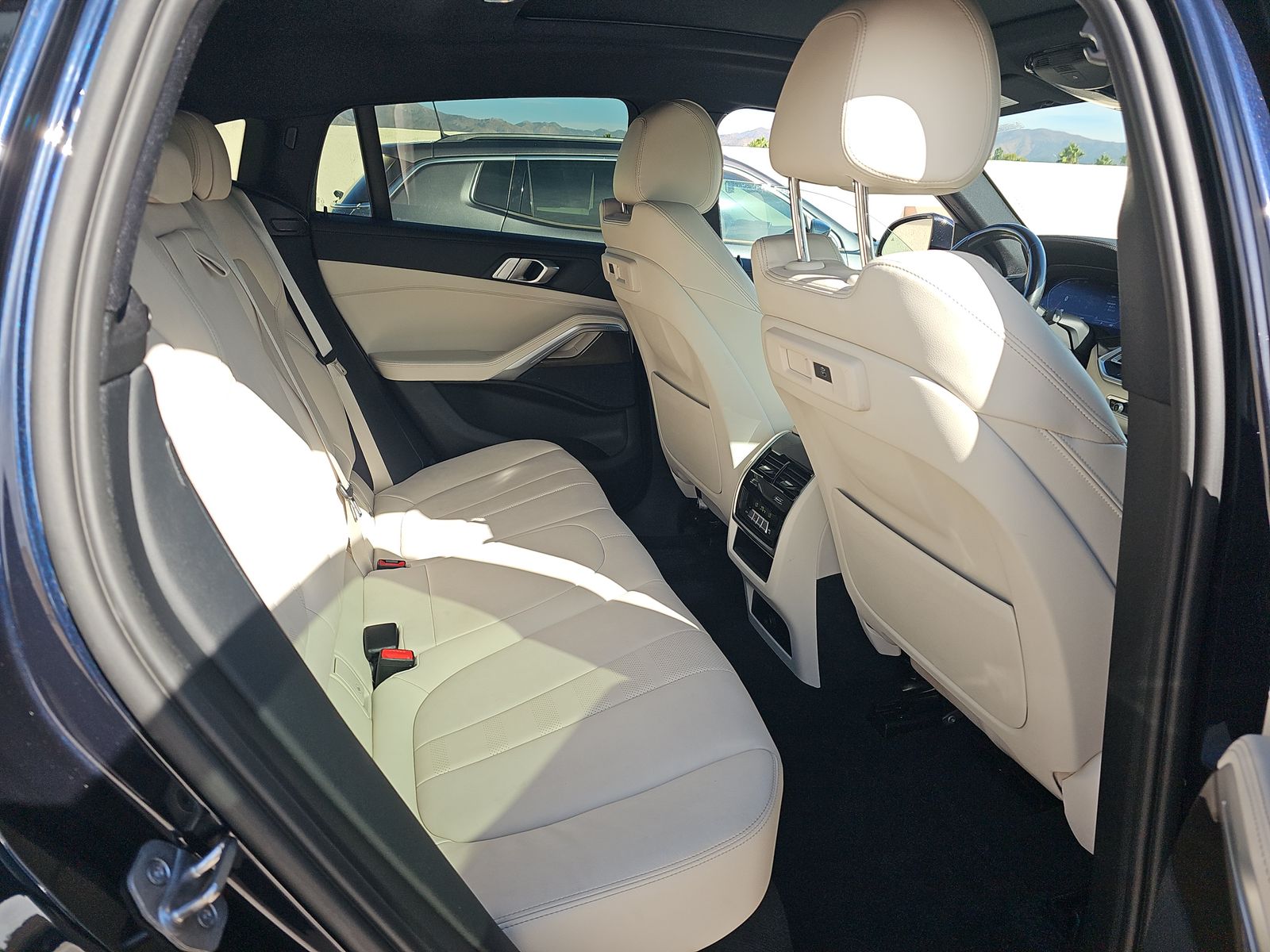 2022 BMW X6 xDrive40i AWD