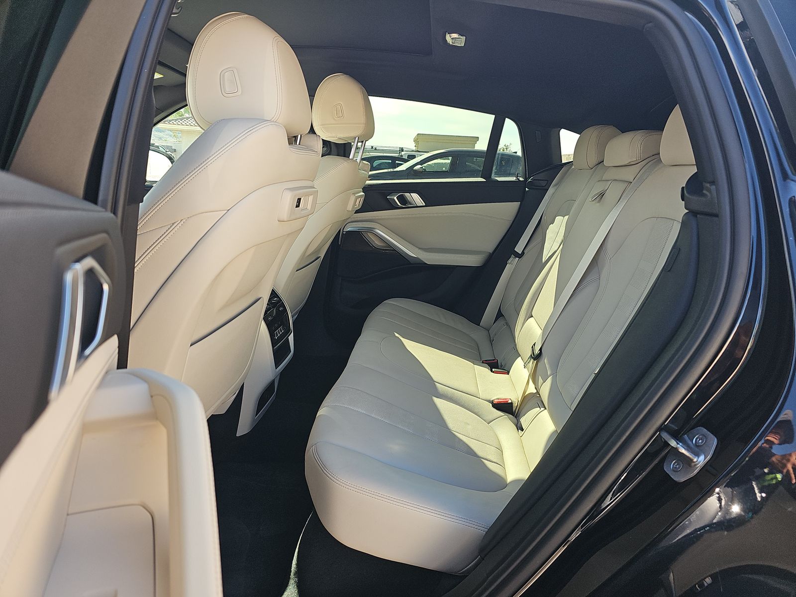 2022 BMW X6 xDrive40i AWD