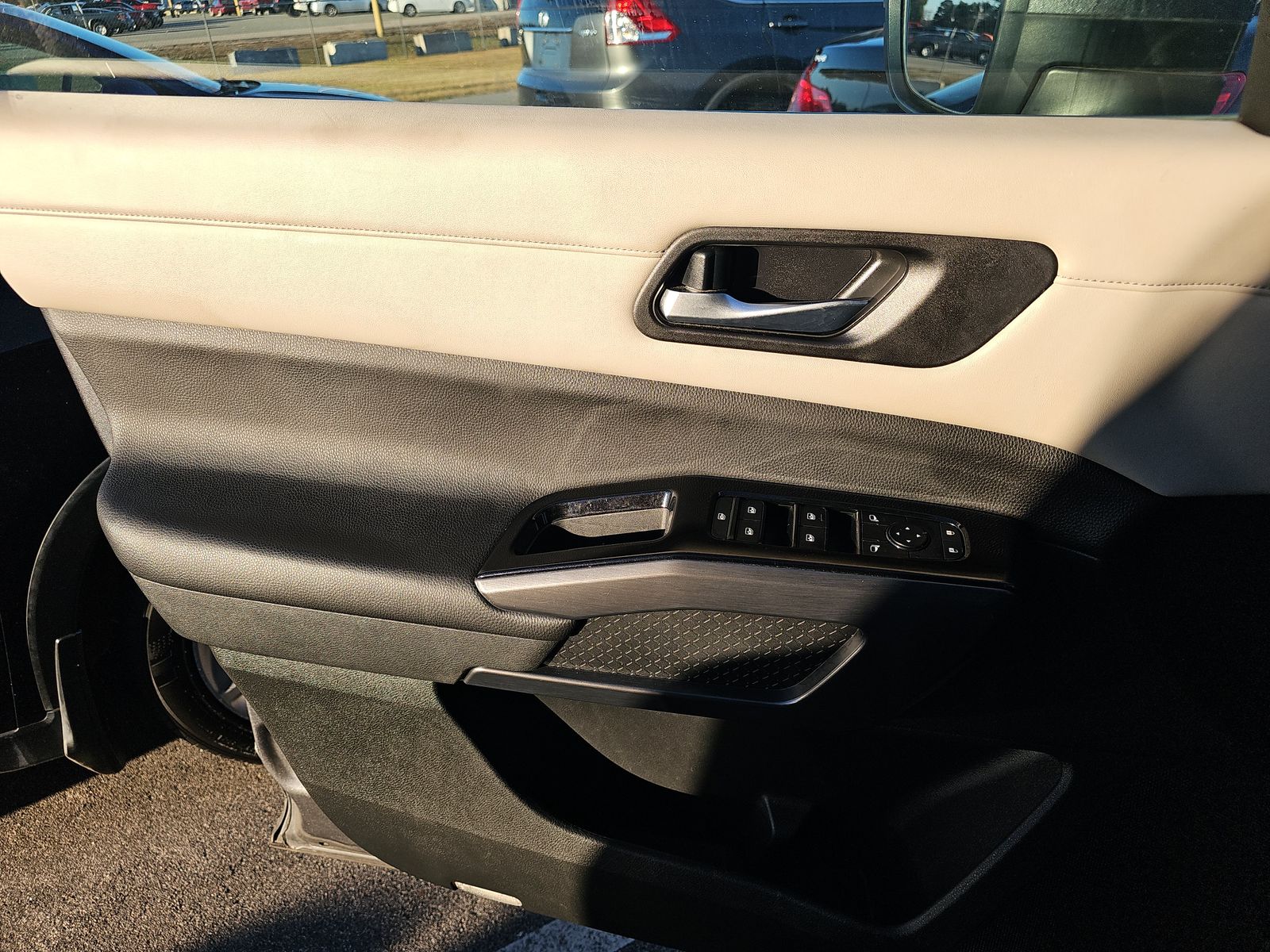 2022 Nissan Pathfinder SL FWD