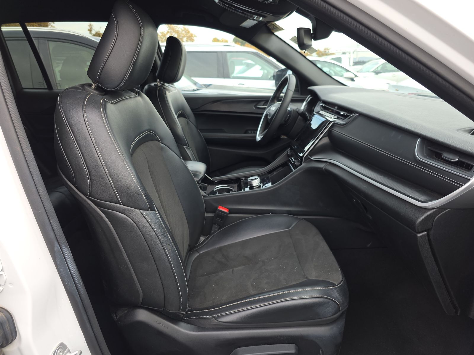 2023 Jeep Grand Cherokee Altitude AWD