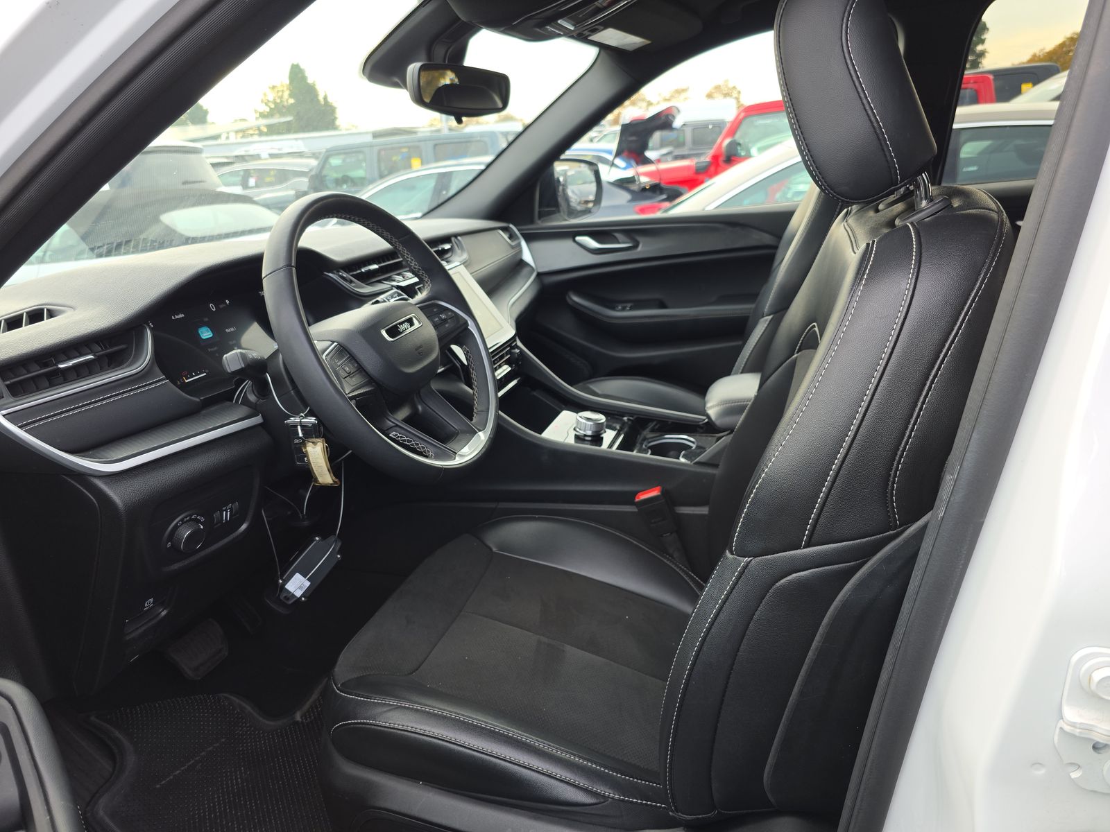 2023 Jeep Grand Cherokee Altitude AWD