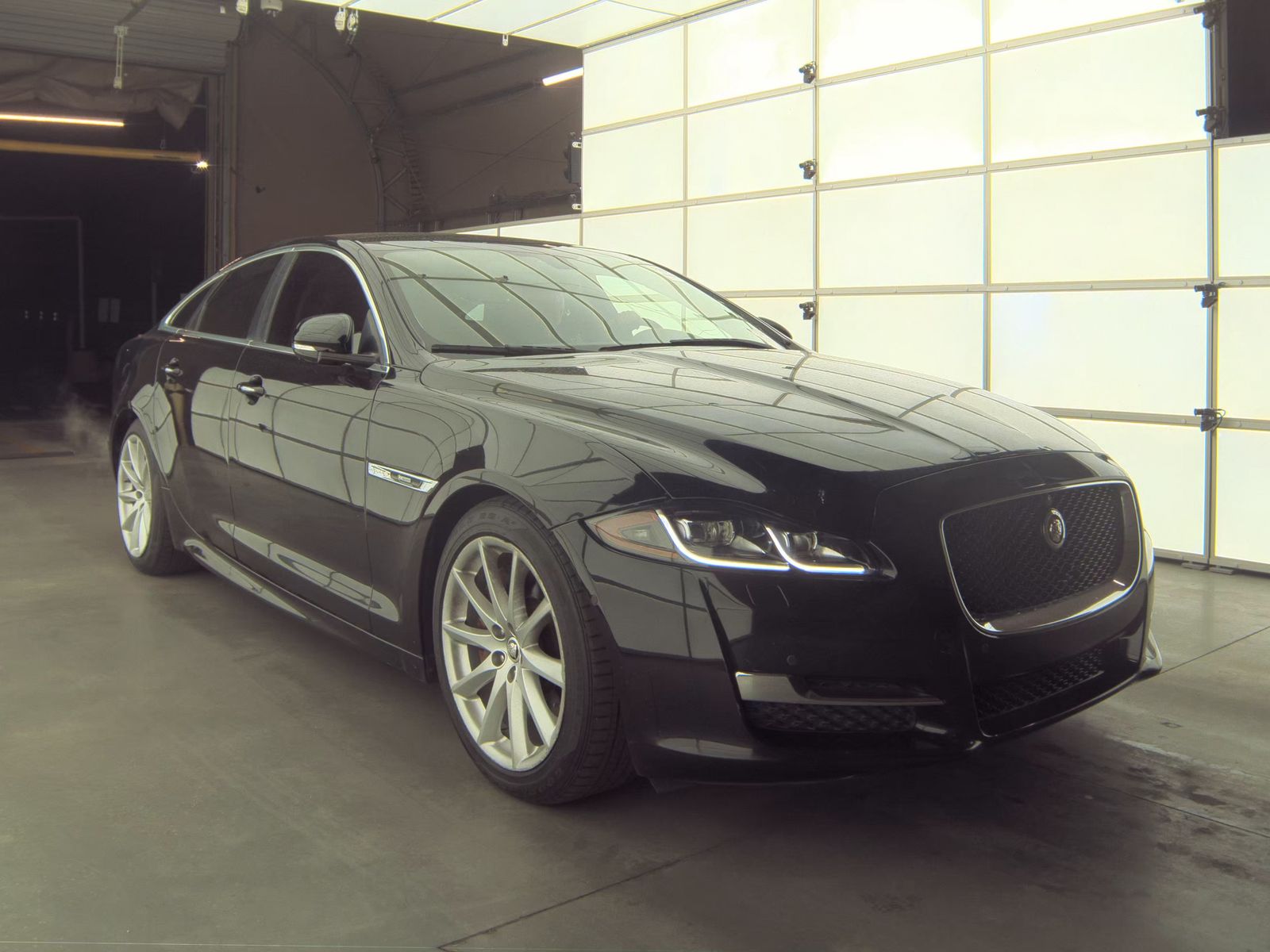 2016 Jaguar XJ R-Sport RWD