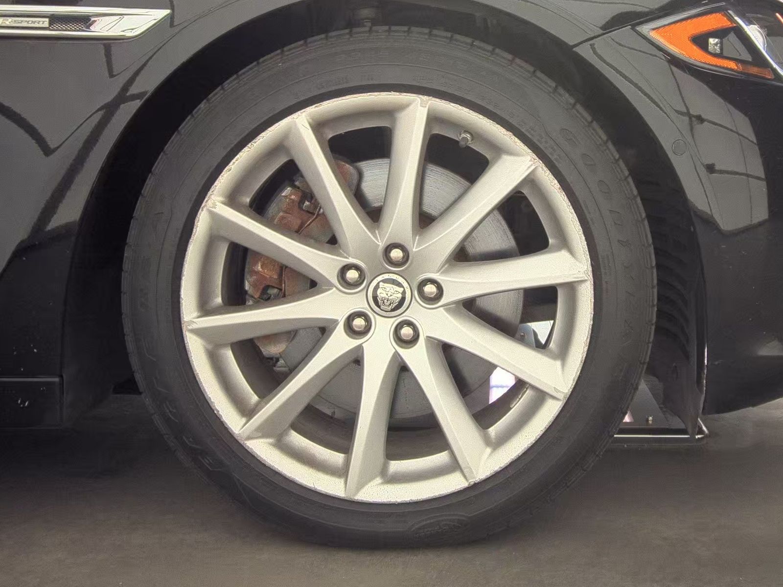 2016 Jaguar XJ R-Sport RWD