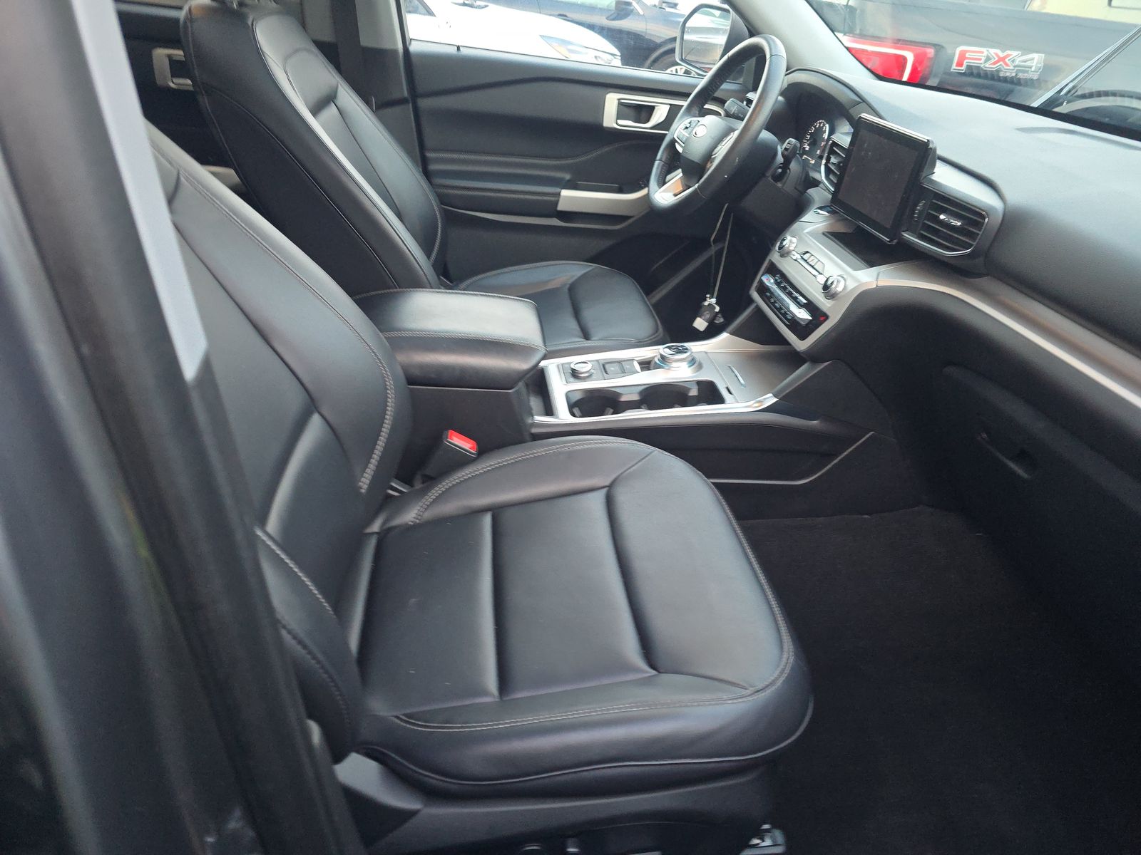 2023 Ford Explorer XLT AWD