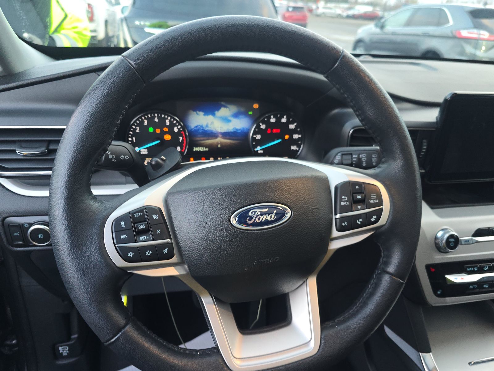 2023 Ford Explorer XLT AWD