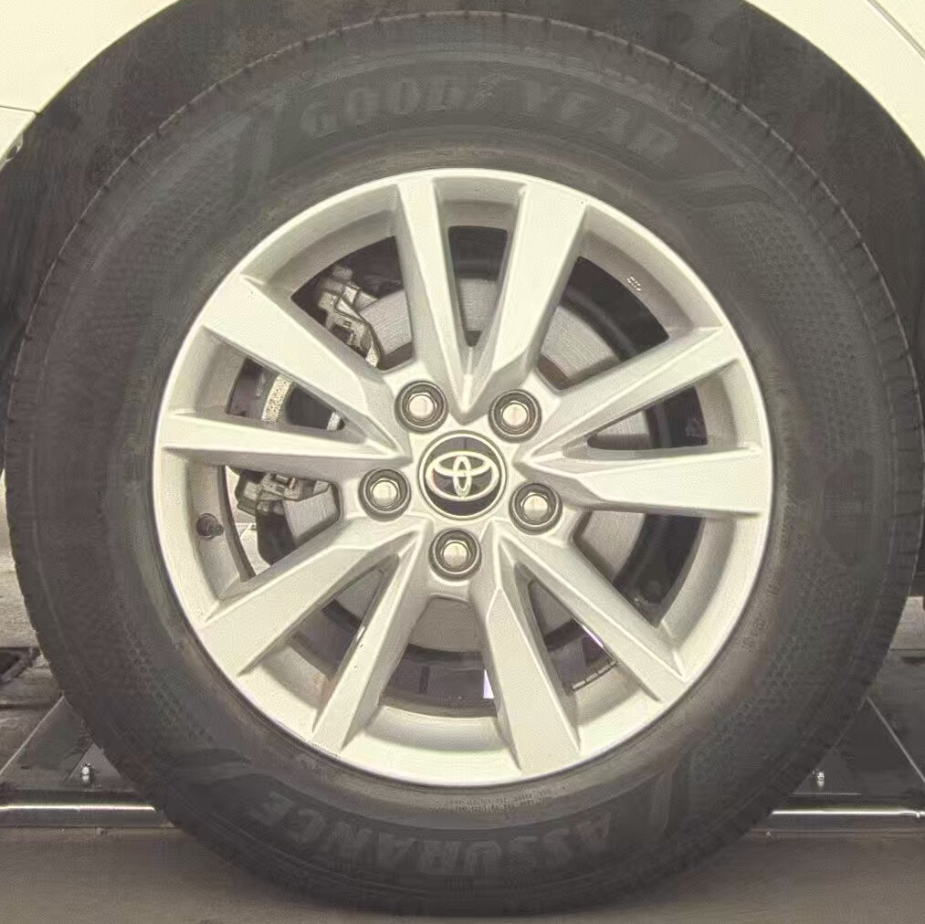 2025 Toyota Camry LE FWD