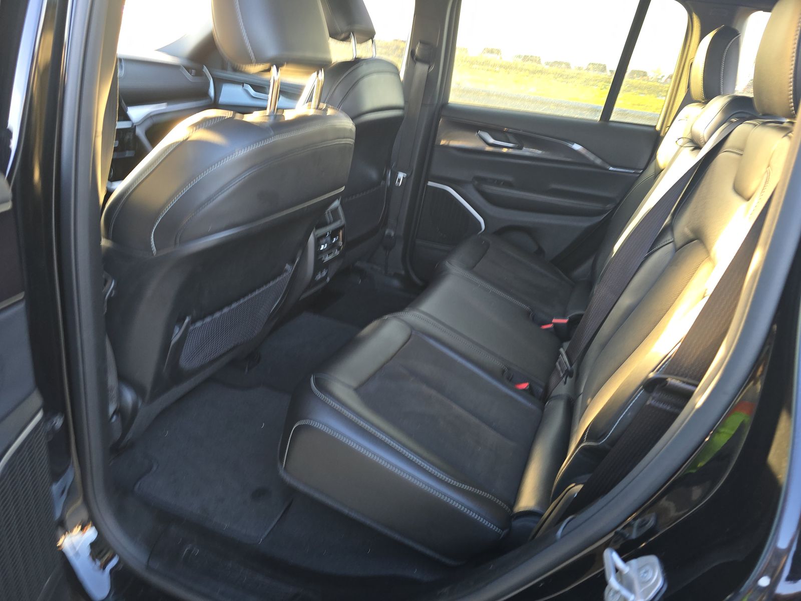 2022 Jeep Grand Cherokee Altitude AWD