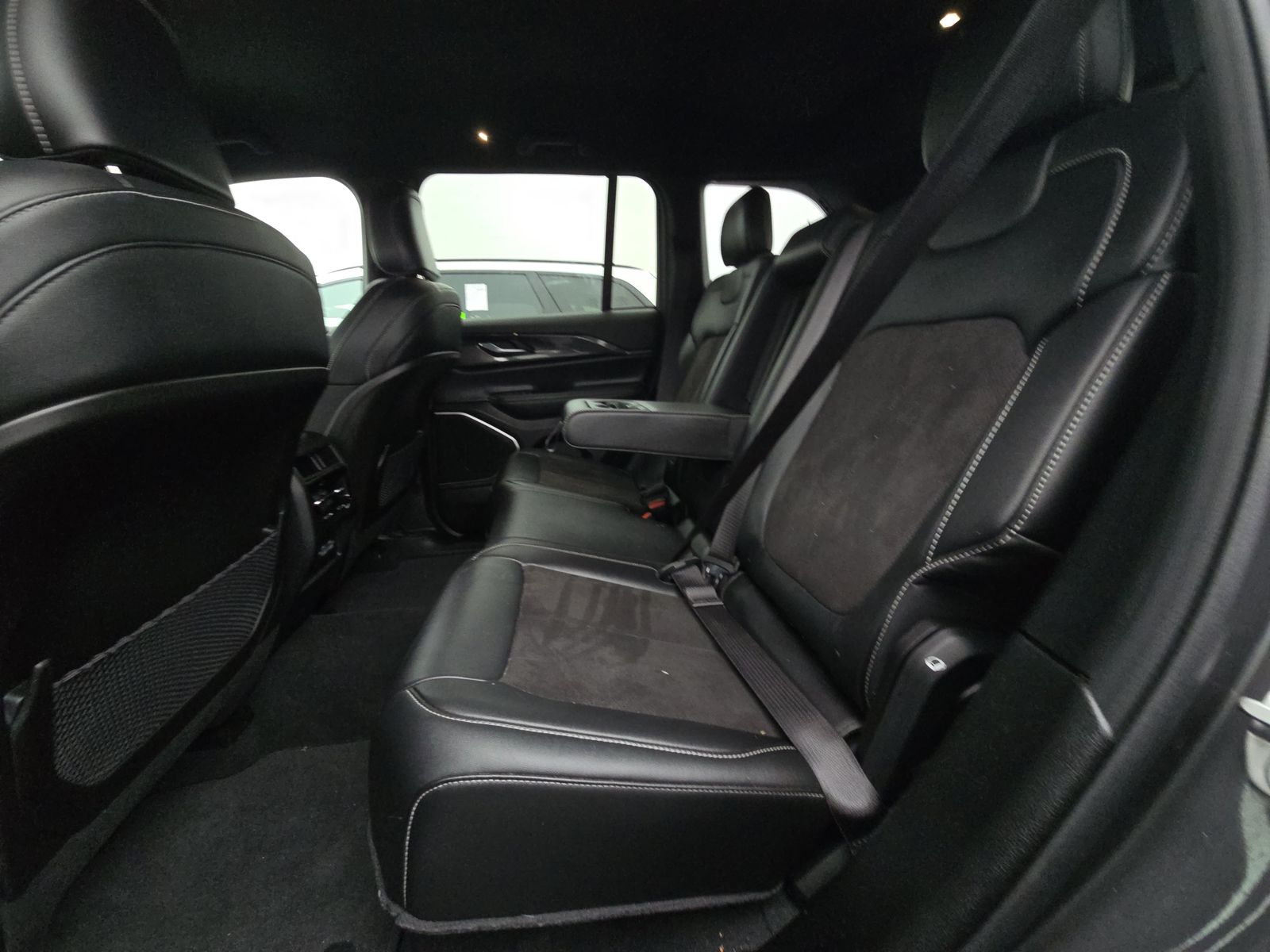 2022 Jeep Grand Cherokee Altitude AWD