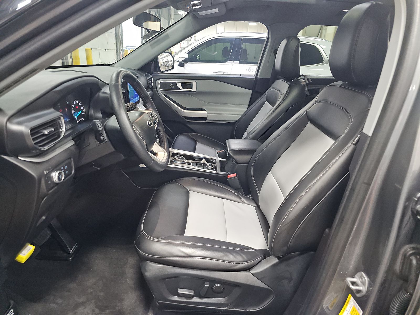 2022 Ford Explorer XLT AWD