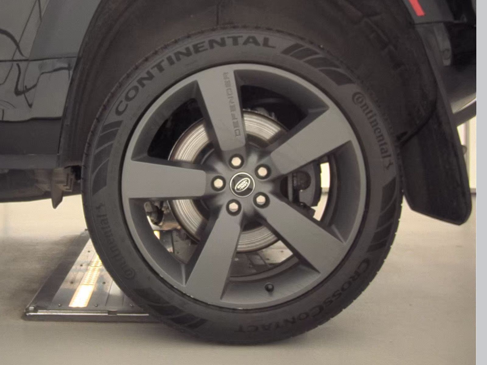 2023 Land Rover Defender 110 V8 AWD