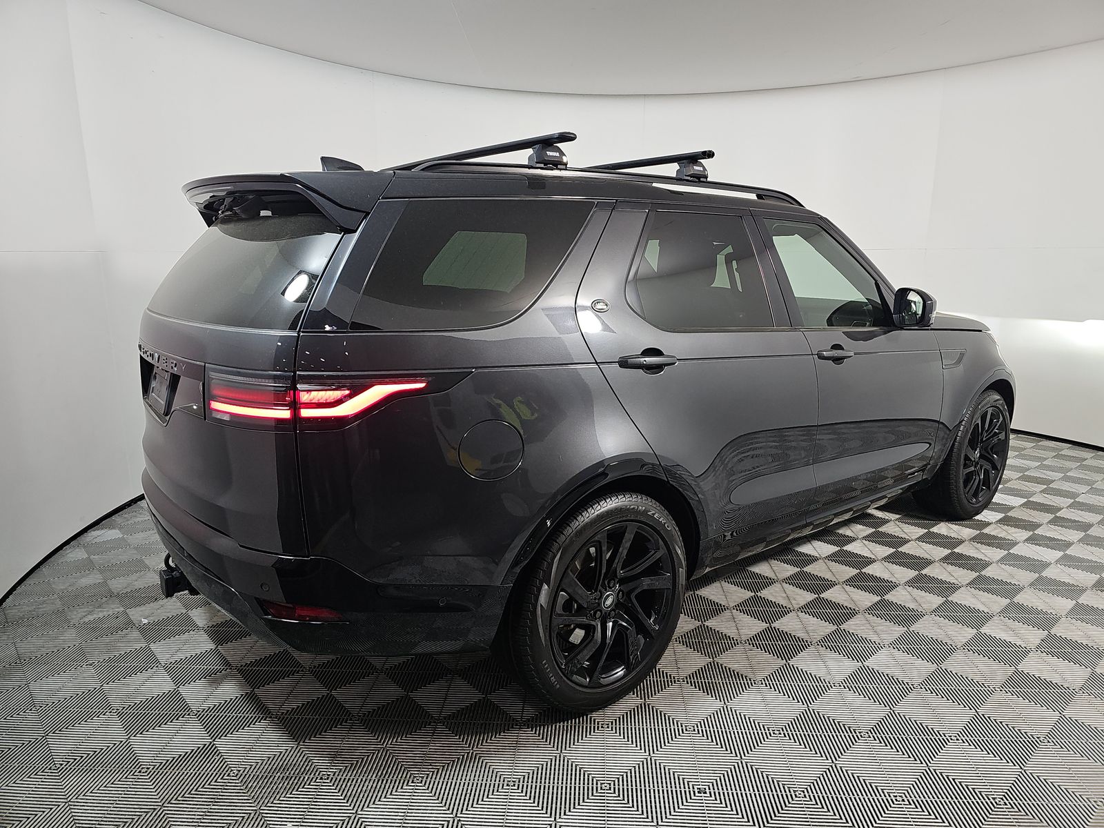 2022 Land Rover Discovery HSE R-Dynamic AWD