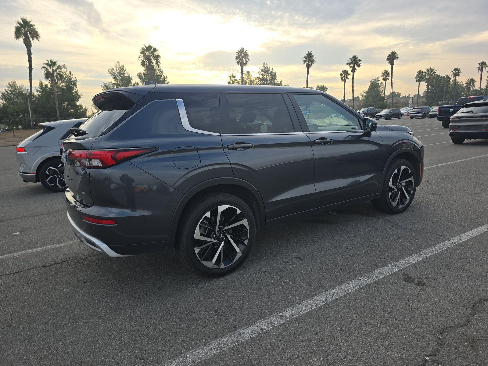 2024 Mitsubishi Outlander SE FWD