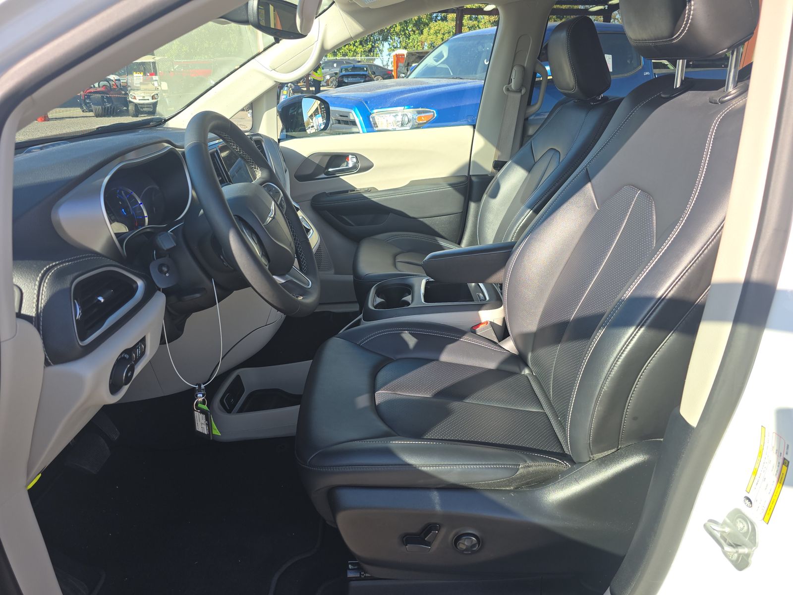 2024 Chrysler Pacifica Hybrid Select FWD