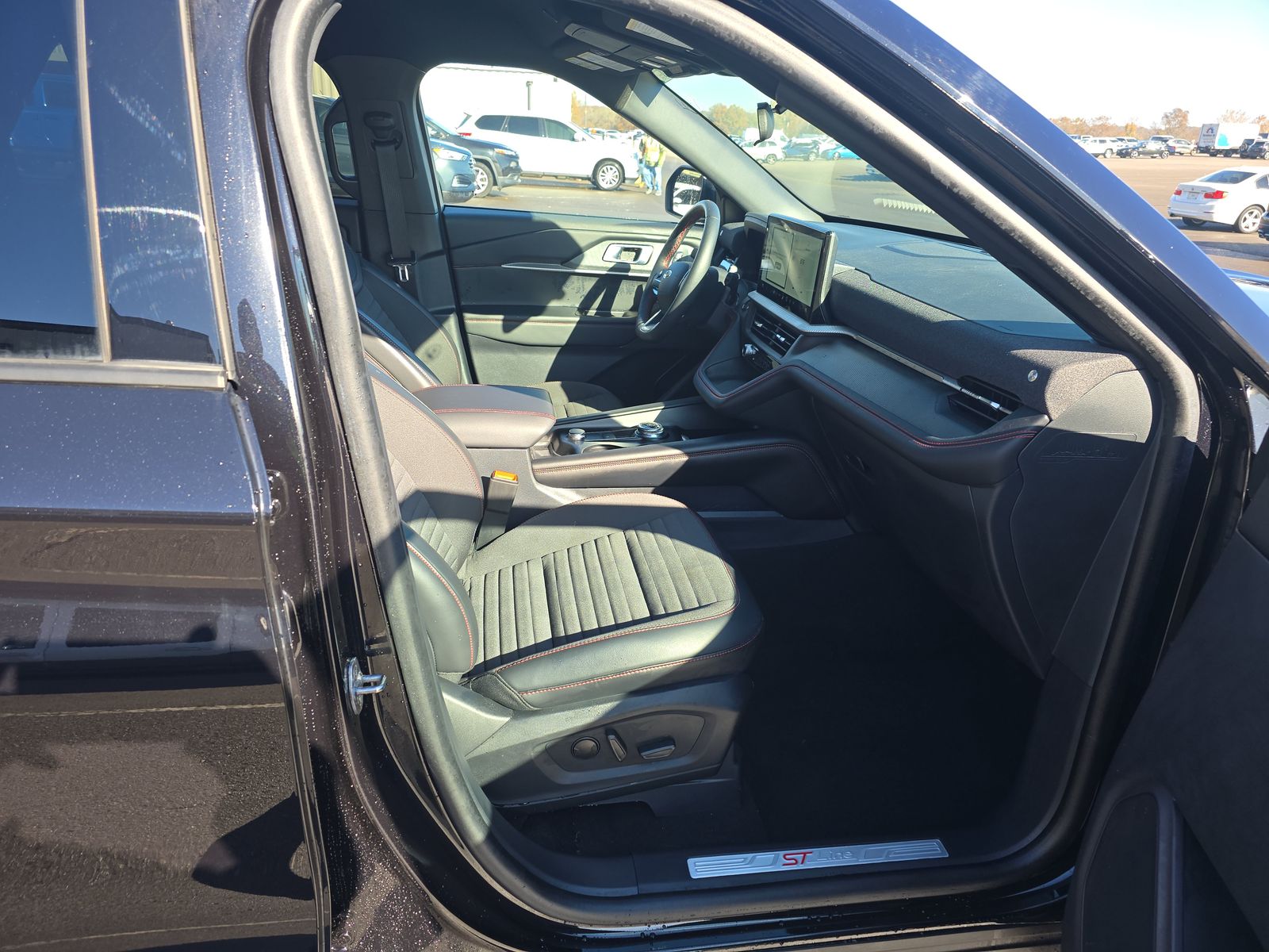 2025 Ford Explorer ST-Line AWD