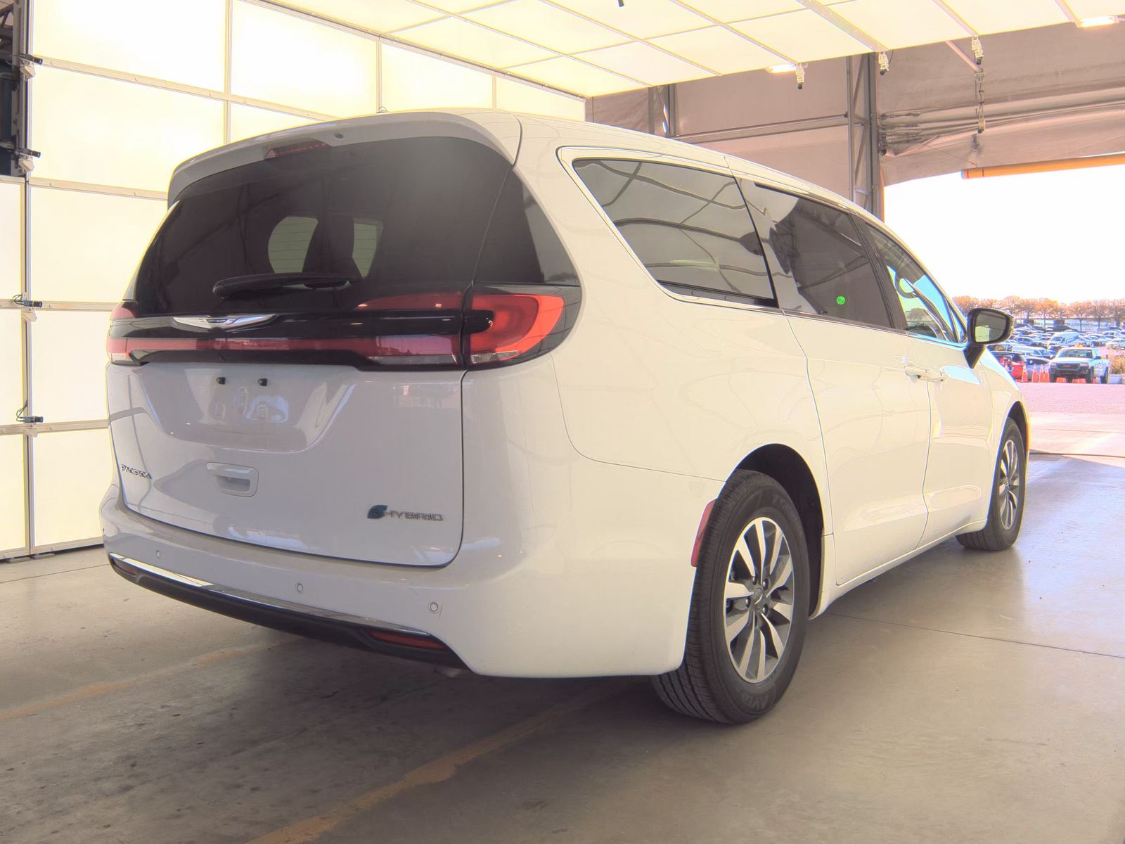2024 Chrysler Pacifica Hybrid Select FWD