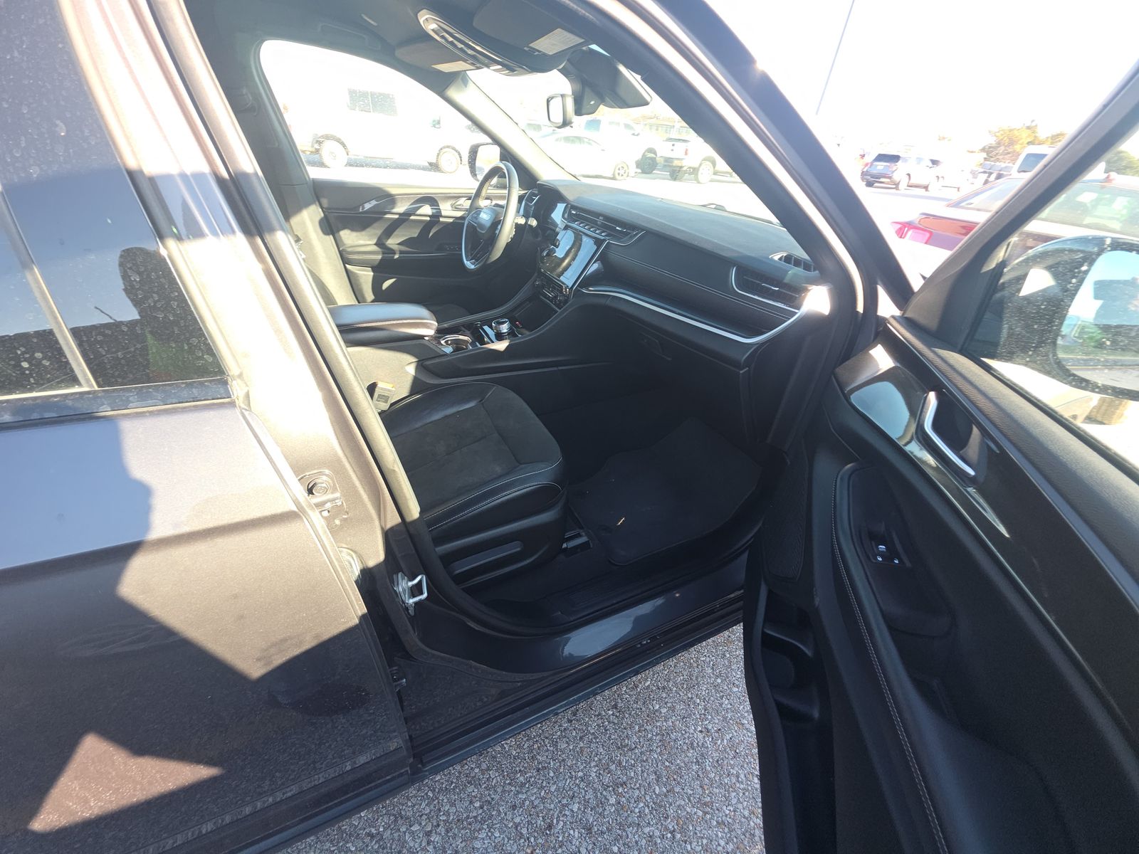 2023 Jeep Grand Cherokee Altitude AWD