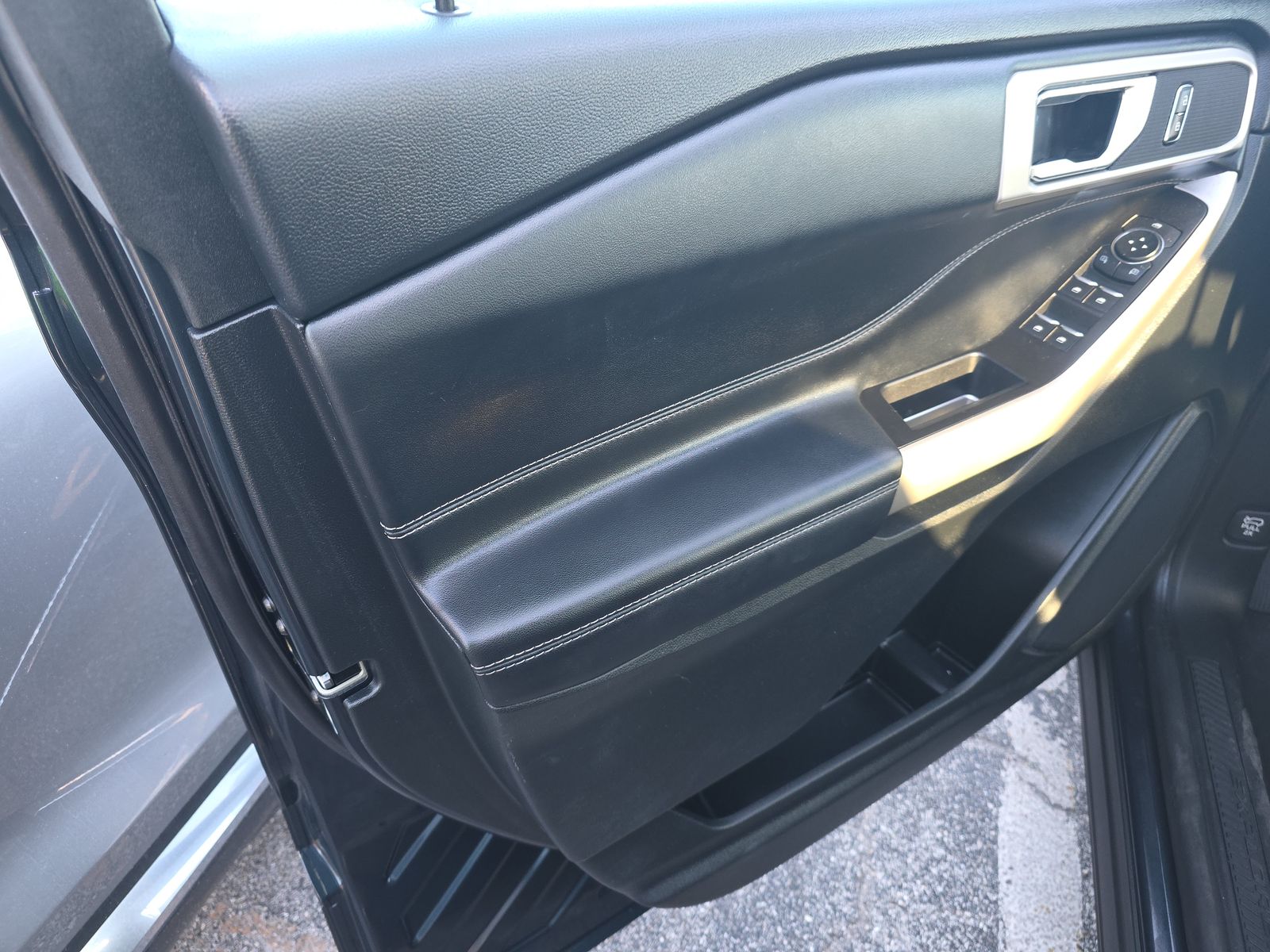 2022 Ford Explorer XLT RWD