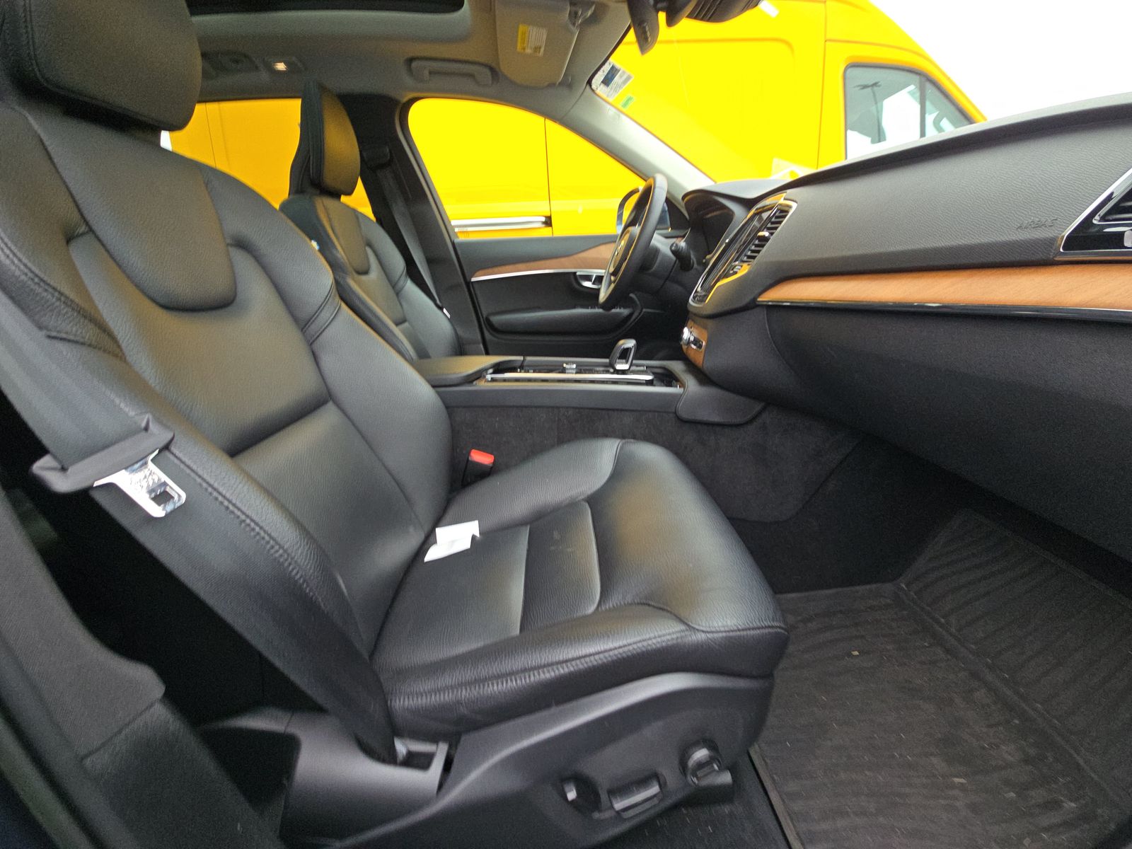 2023 Volvo XC90 B6 Plus AWD