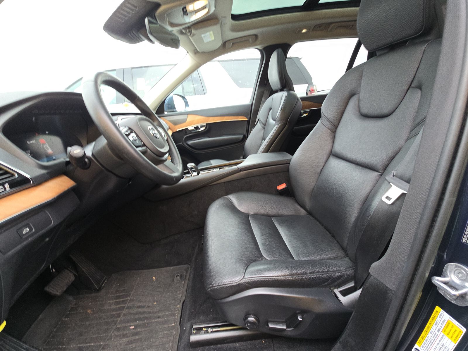 2023 Volvo XC90 B6 Plus AWD