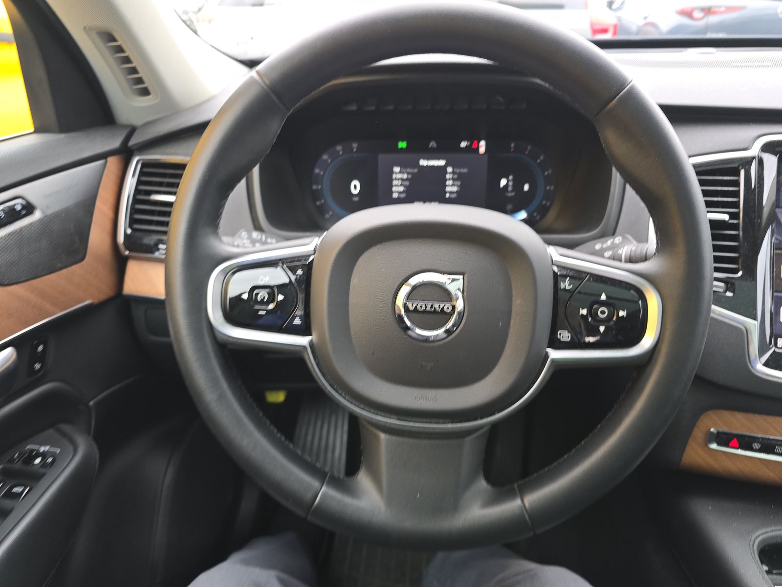 2023 Volvo XC90 B6 Plus AWD