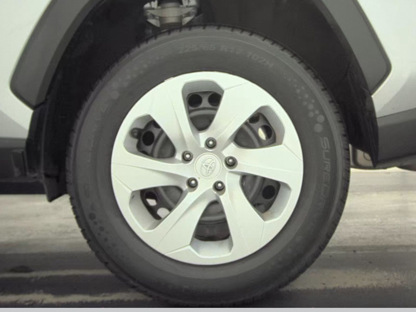 2025 Toyota RAV4 LE FWD