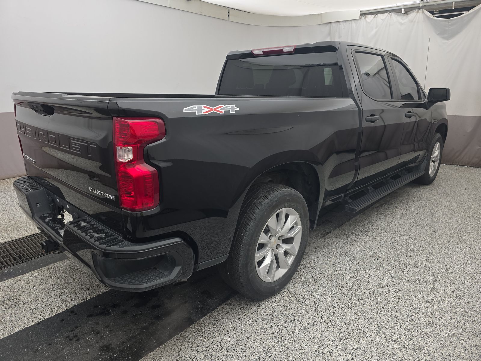 2022 Chevrolet Silverado 1500 Custom AWD