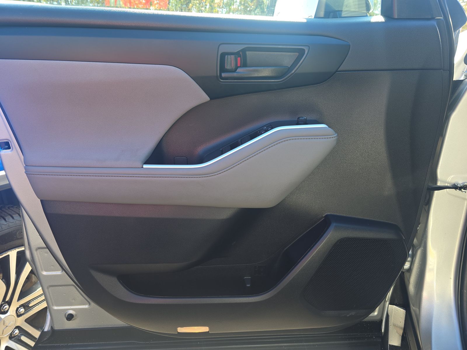 2024 Toyota Highlander LE FWD