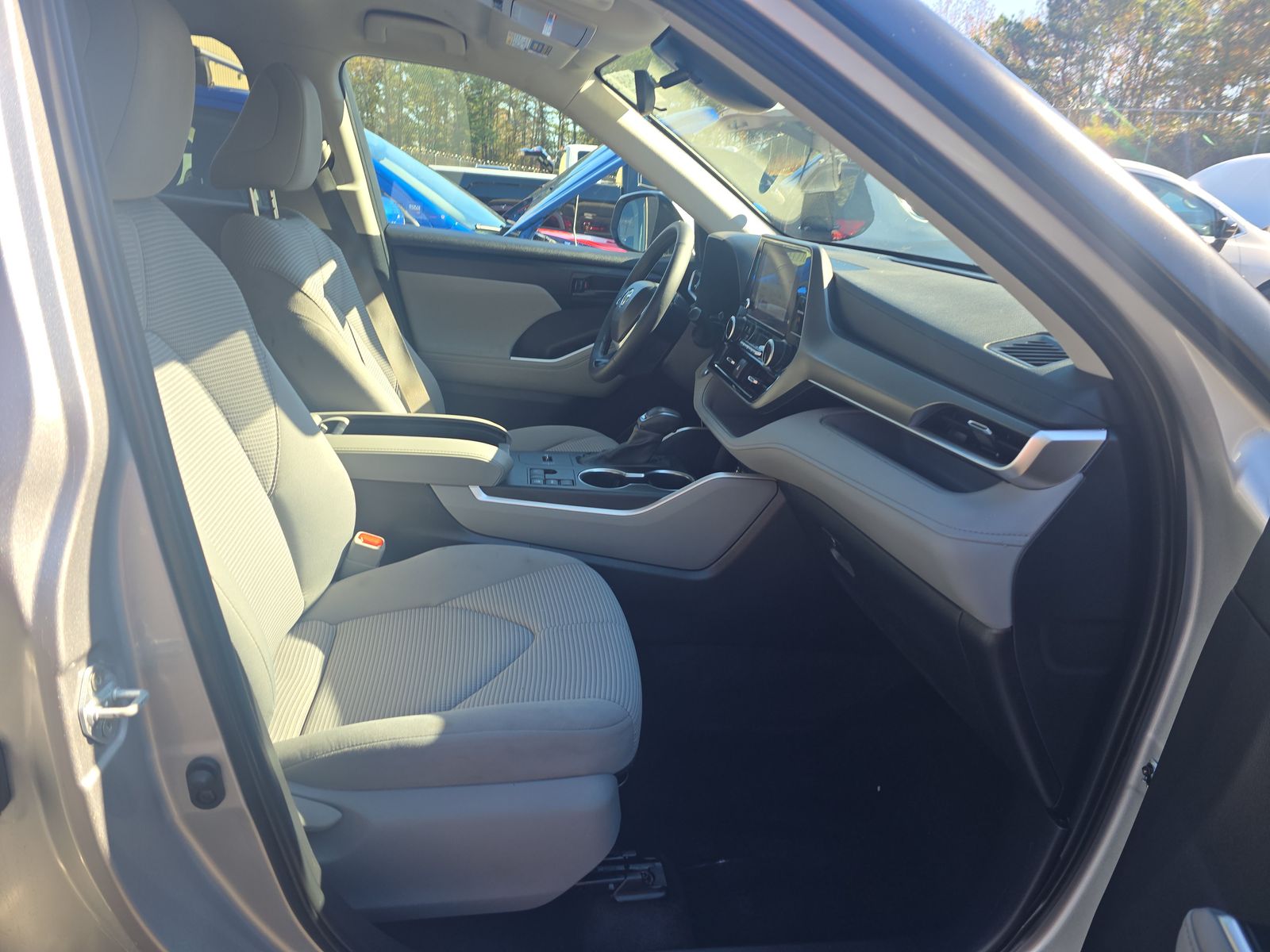 2024 Toyota Highlander LE FWD