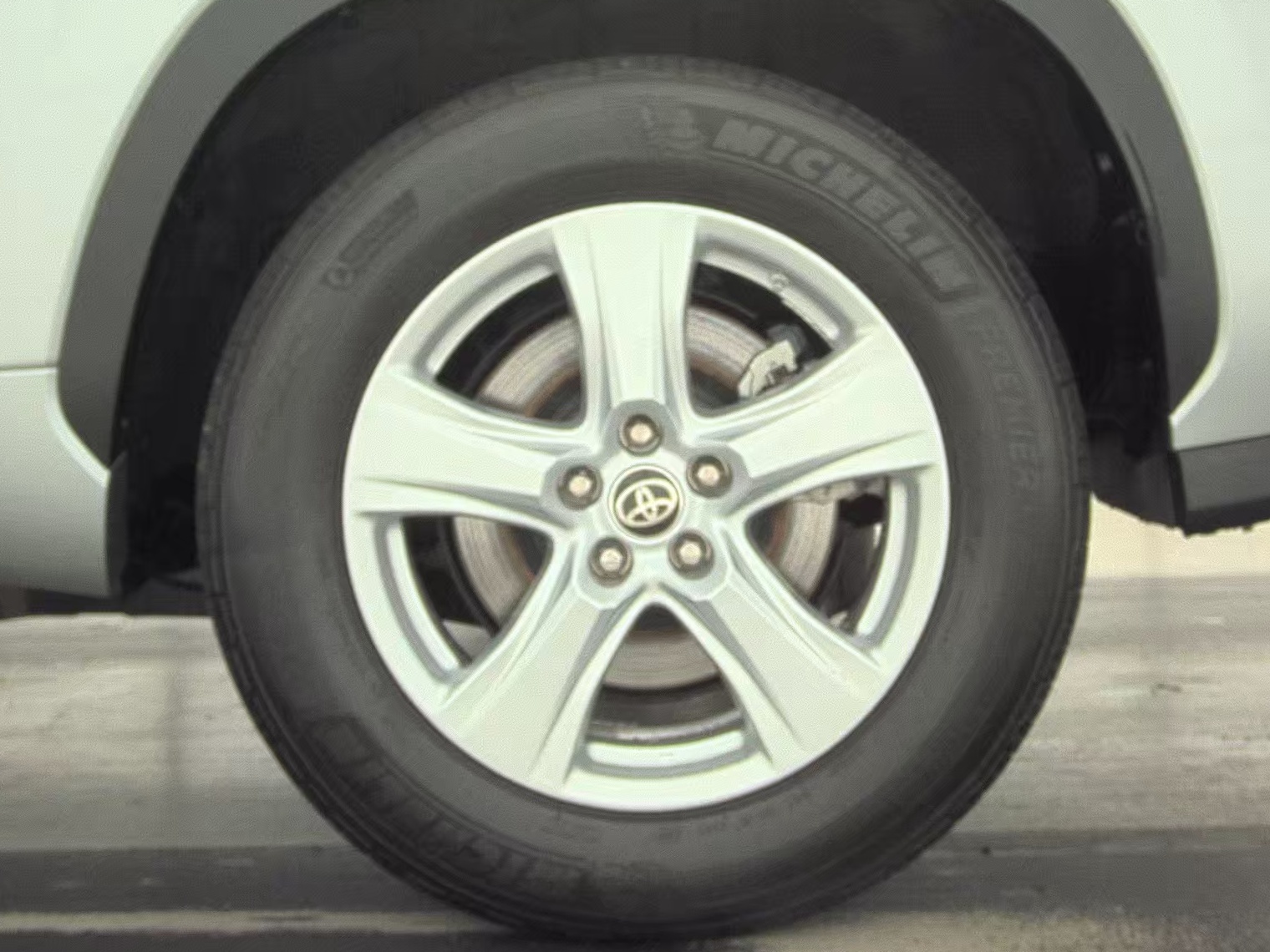 2024 Toyota Highlander LE FWD