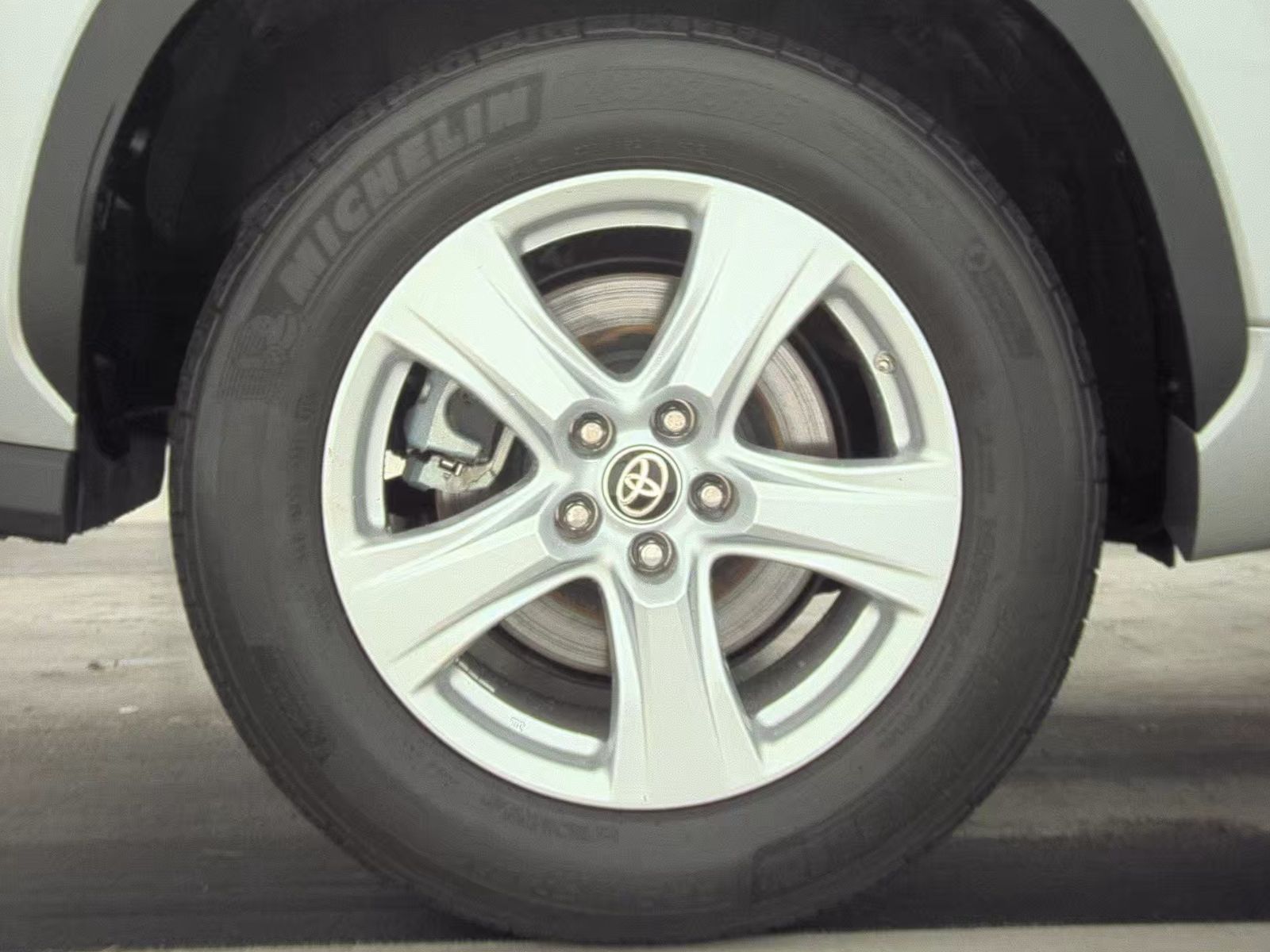 2024 Toyota Highlander LE FWD