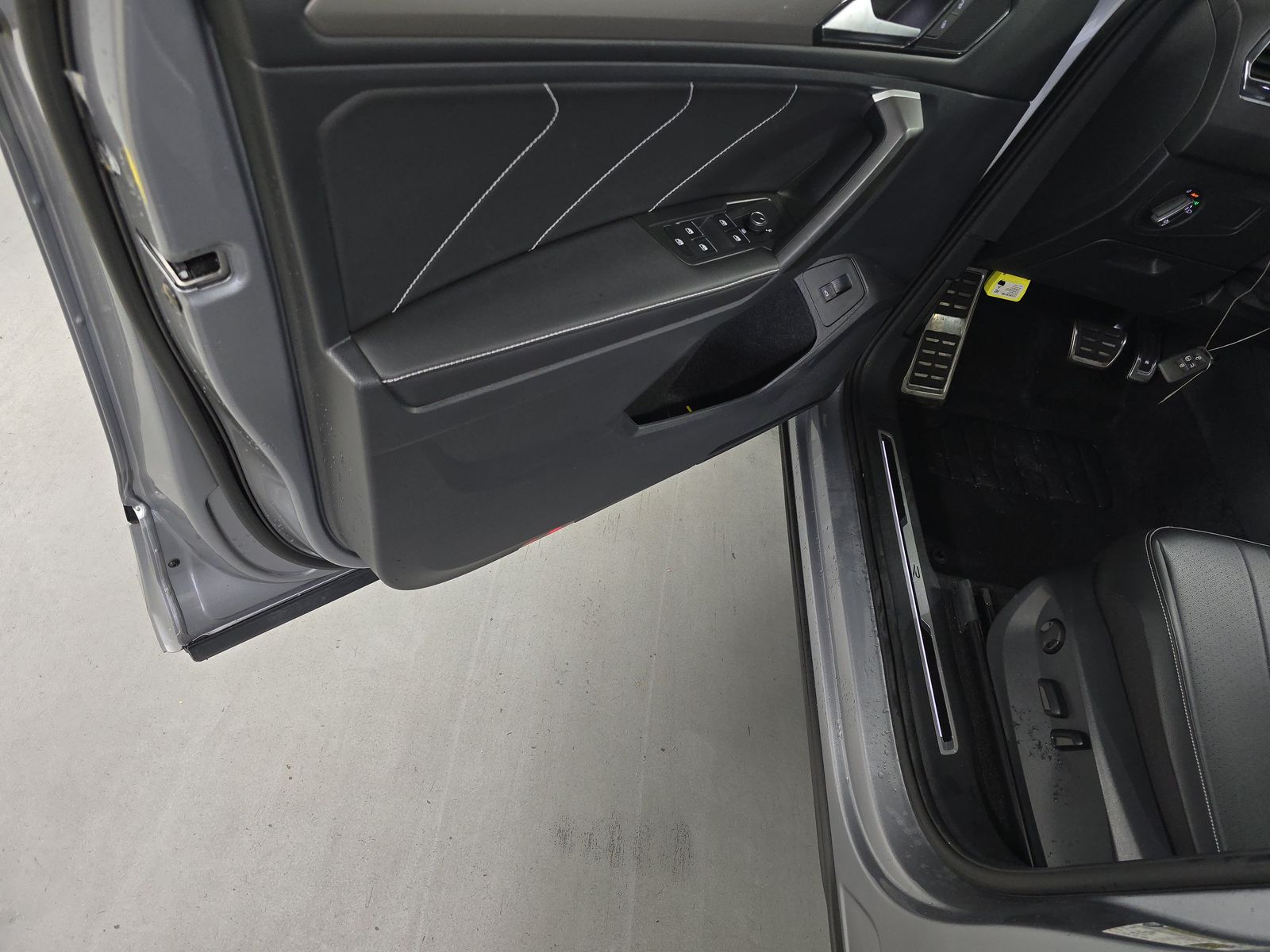 2024 Volkswagen Tiguan 2.0T SE R-Line Black AWD