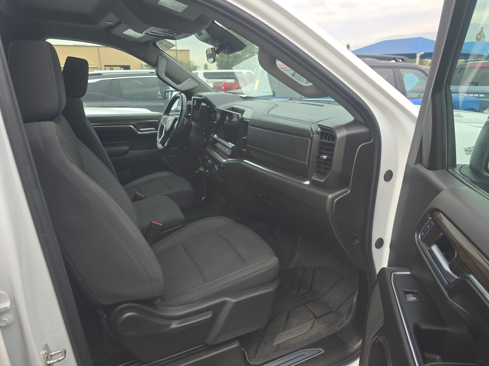 2024 Chevrolet Silverado 1500 LT AWD