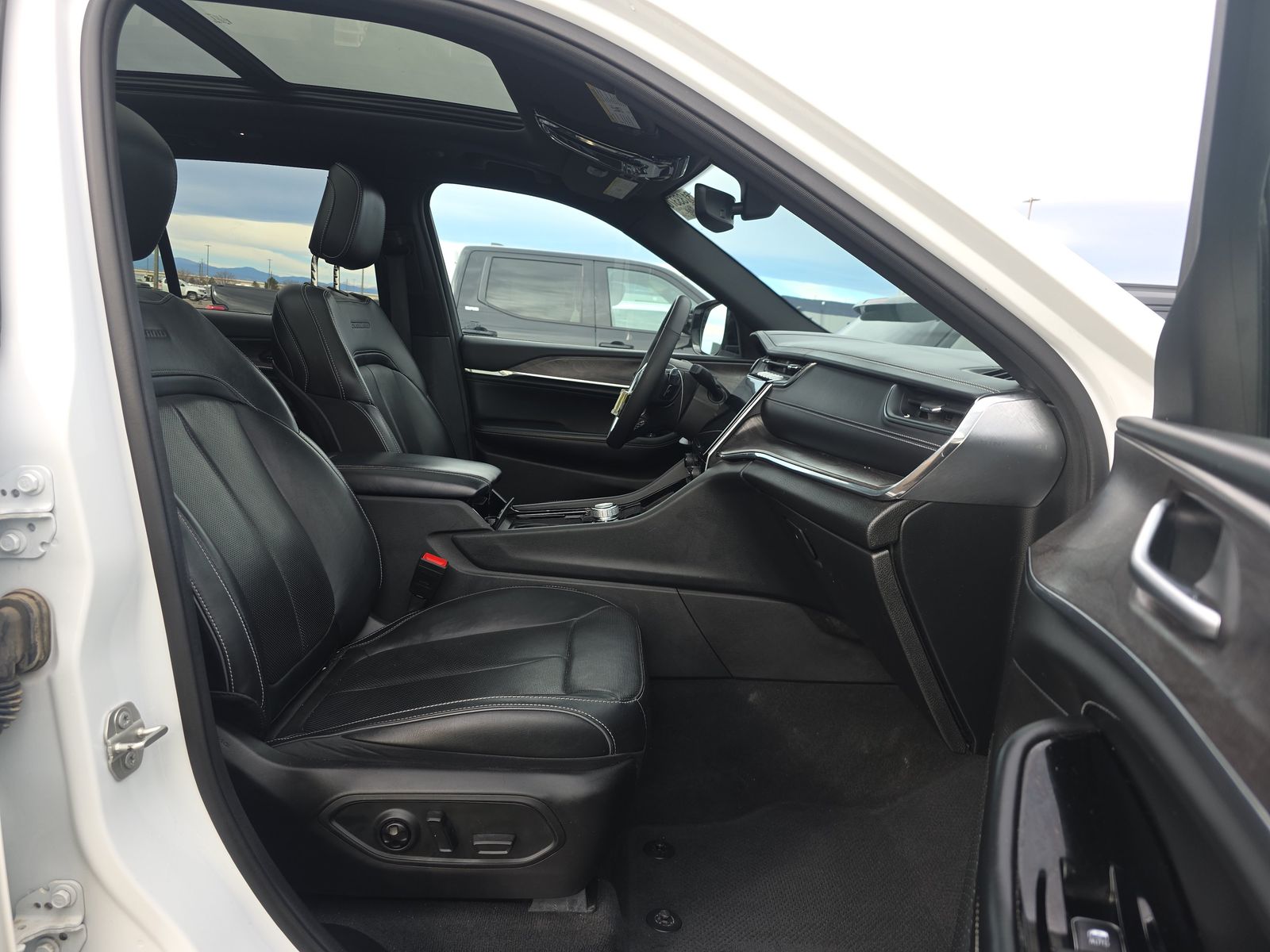 2024 Jeep Grand Cherokee Overland AWD