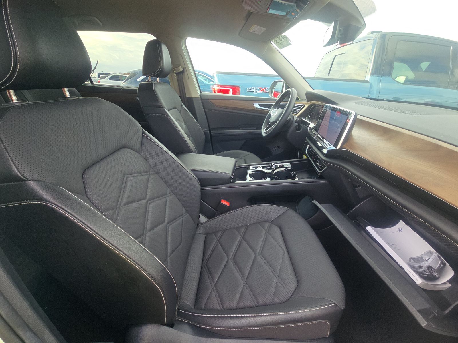 2024 Volkswagen Atlas 2.0T SE AWD