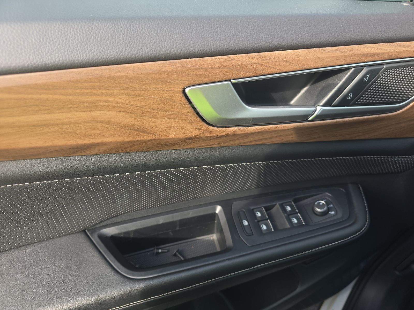 2024 Volkswagen Atlas 2.0T SE AWD