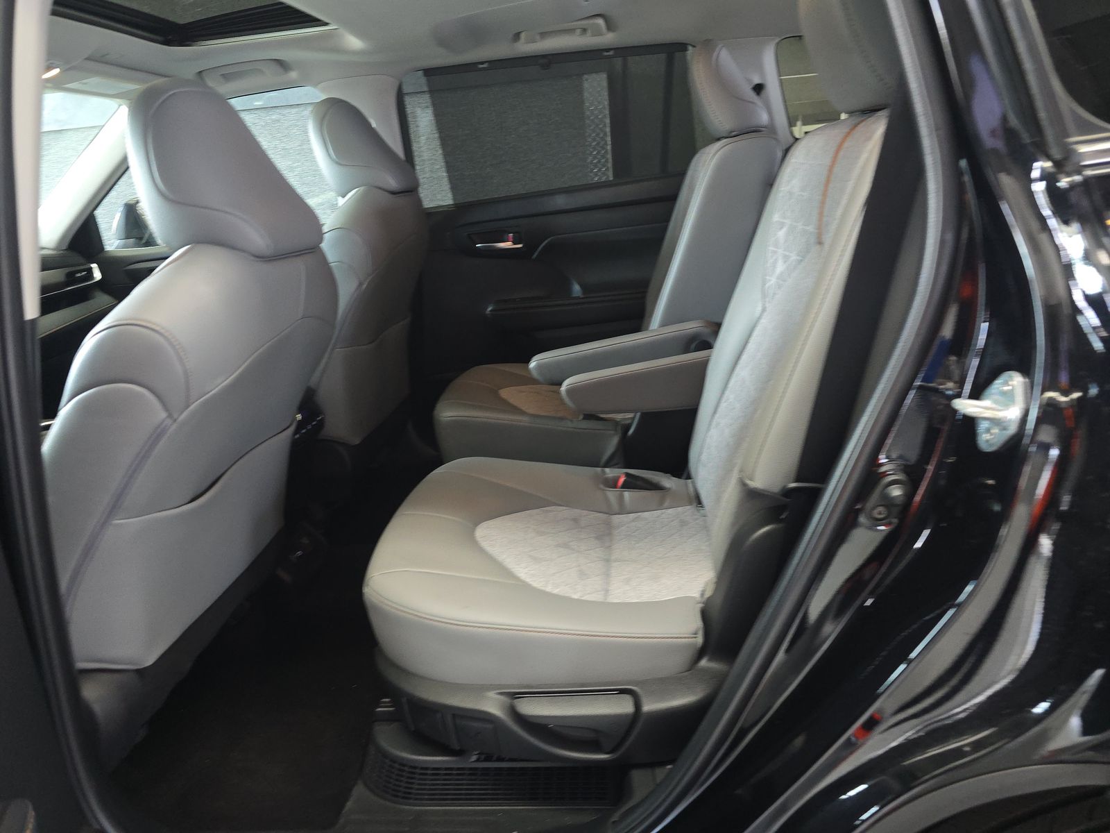 2023 Toyota Highlander Hybrid Bronze Edition AWD