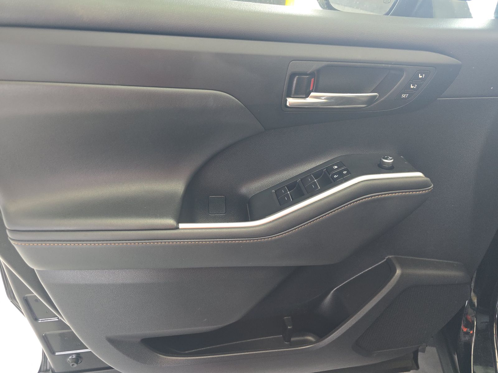 2023 Toyota Highlander Hybrid Bronze Edition AWD