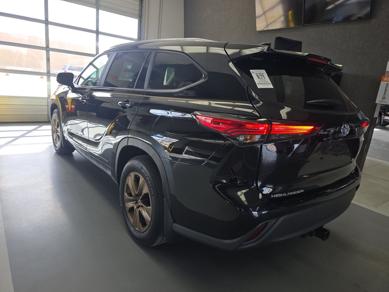 2023 Toyota Highlander Hybrid Bronze Edition AWD