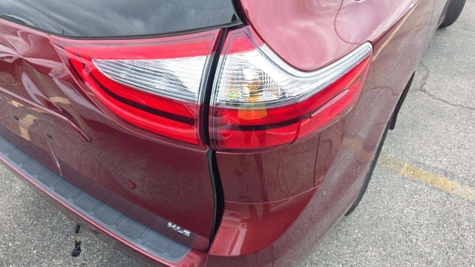 2020 Toyota Sienna XLE Premium FWD