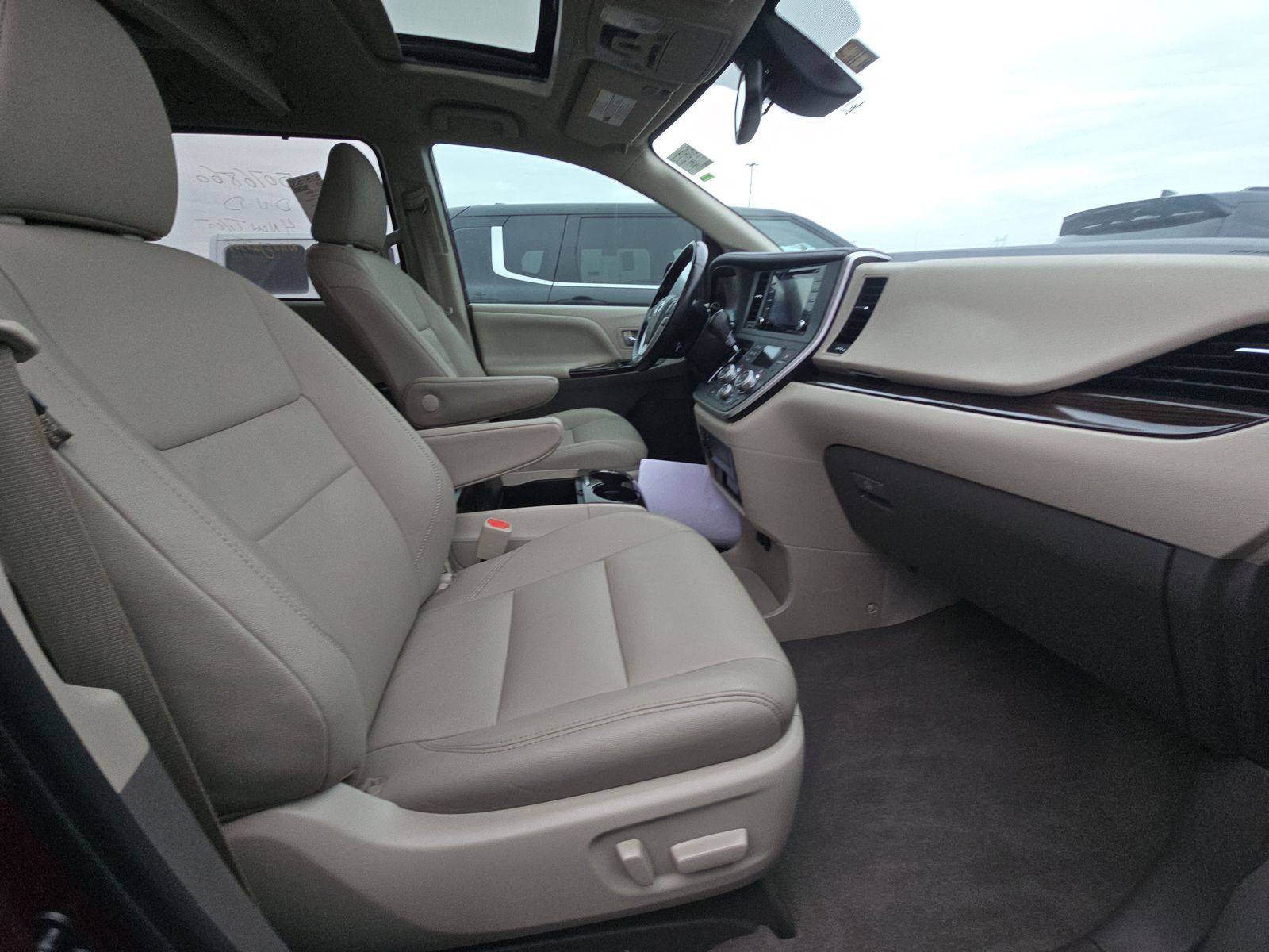 2020 Toyota Sienna XLE Premium FWD