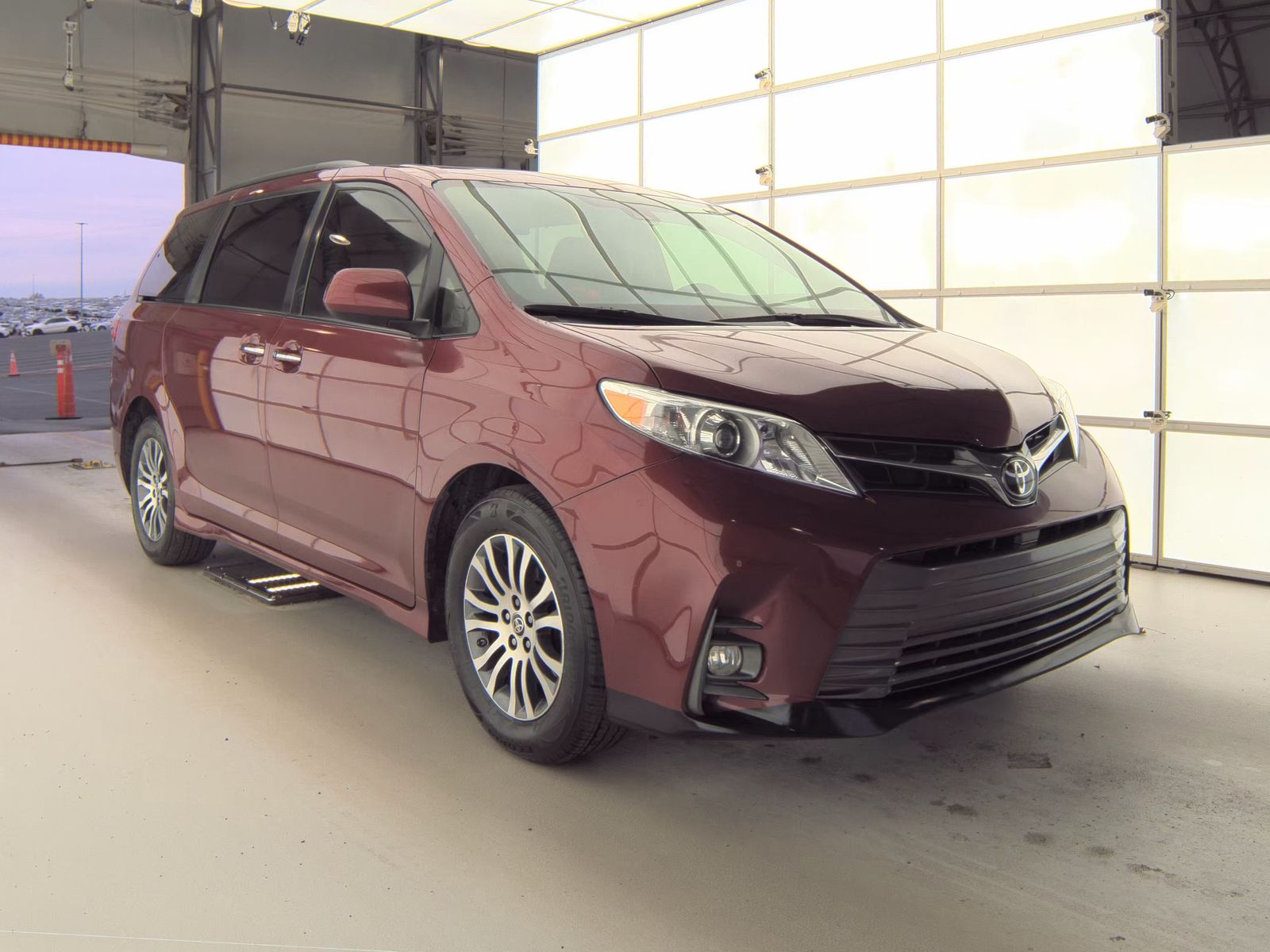 2020 Toyota Sienna XLE Premium FWD