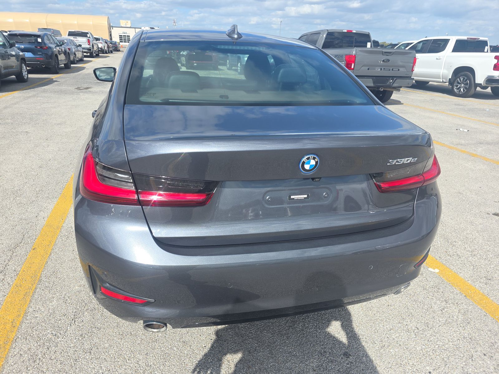 2022 BMW 3 Series 330e RWD