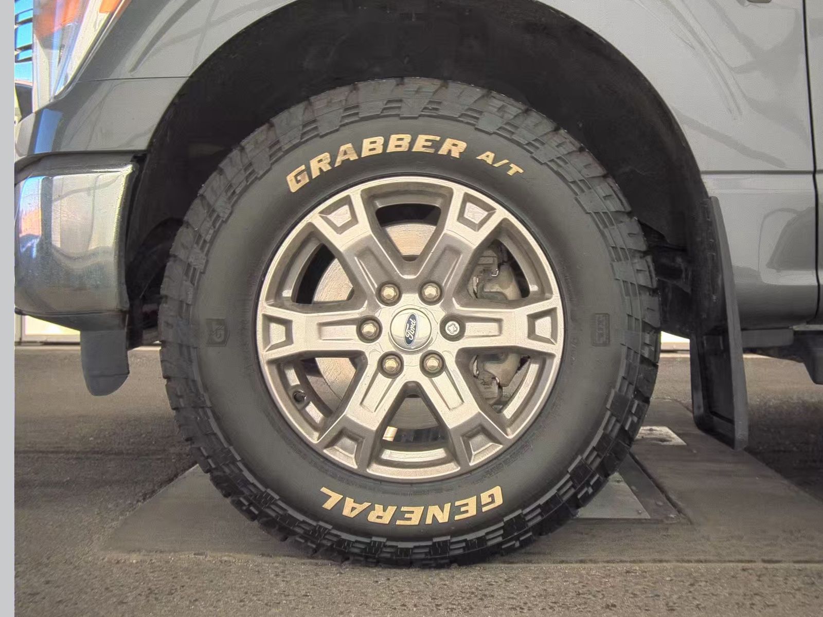 2023 Ford F-150 XLT AWD