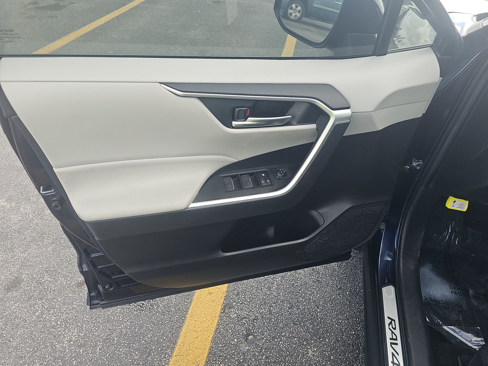 2023 Toyota RAV4 XLE FWD