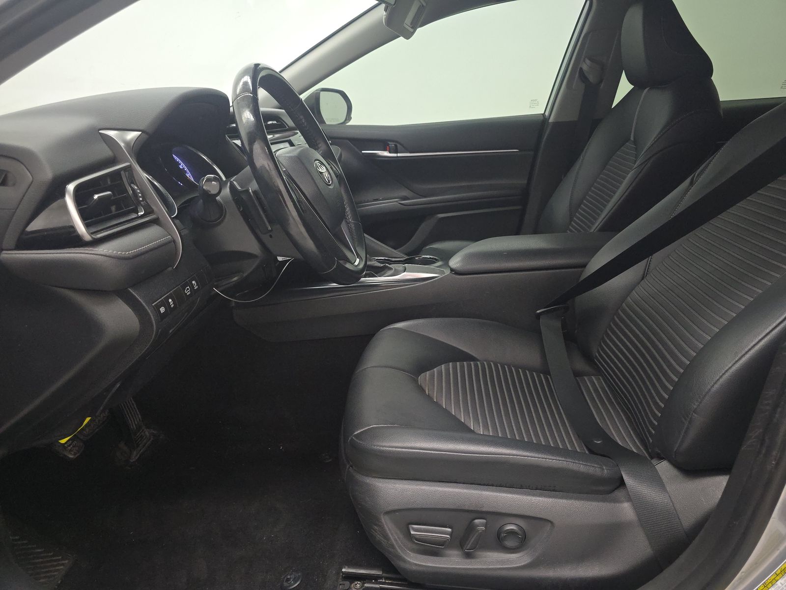 2020 Toyota Camry SE FWD